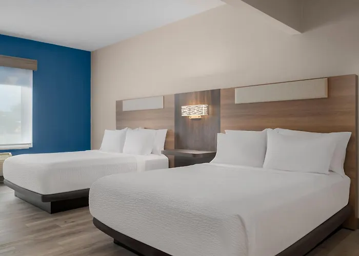 Holiday Inn Express & Suites Southfield - Detroit